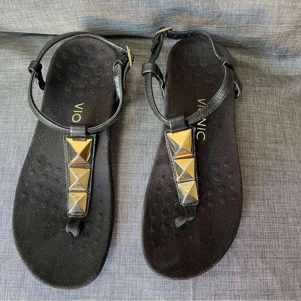Vionic Nala T-Strap sandals SZ 6